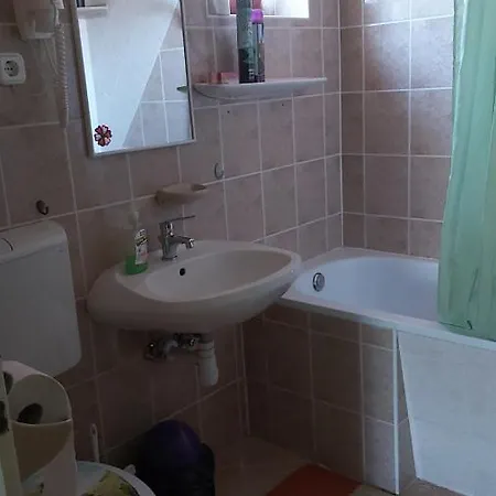 Apartmanhaz Klara Gæstehus *